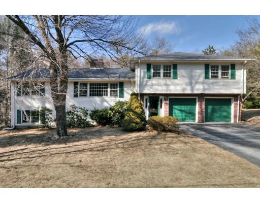 Photo of 19 Carriage Dr