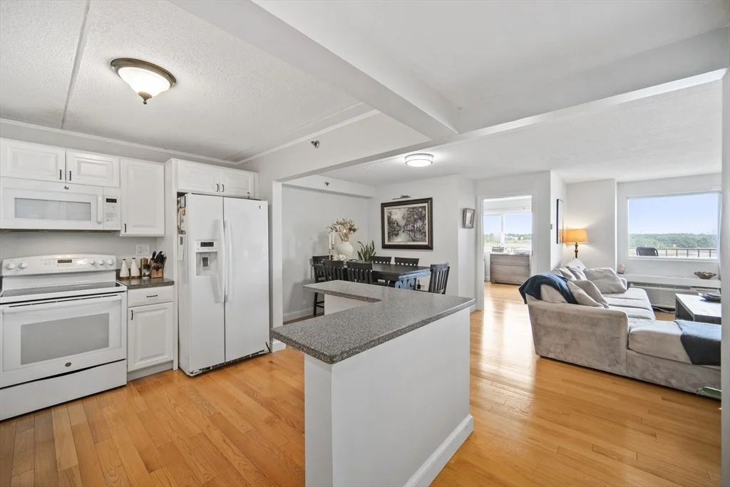 Photo of Unit 708 at 200 Cove Way