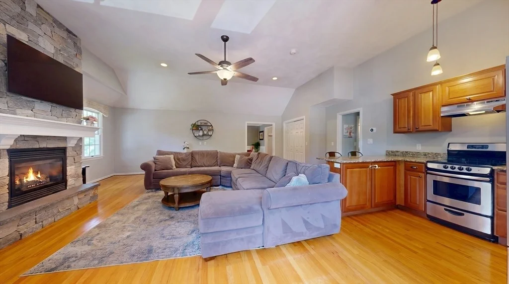 Photo of 4 Burnham Dr