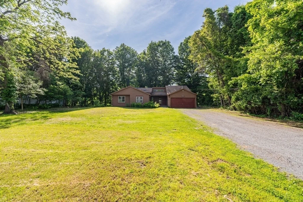 Photo of 499 Hadley Rd