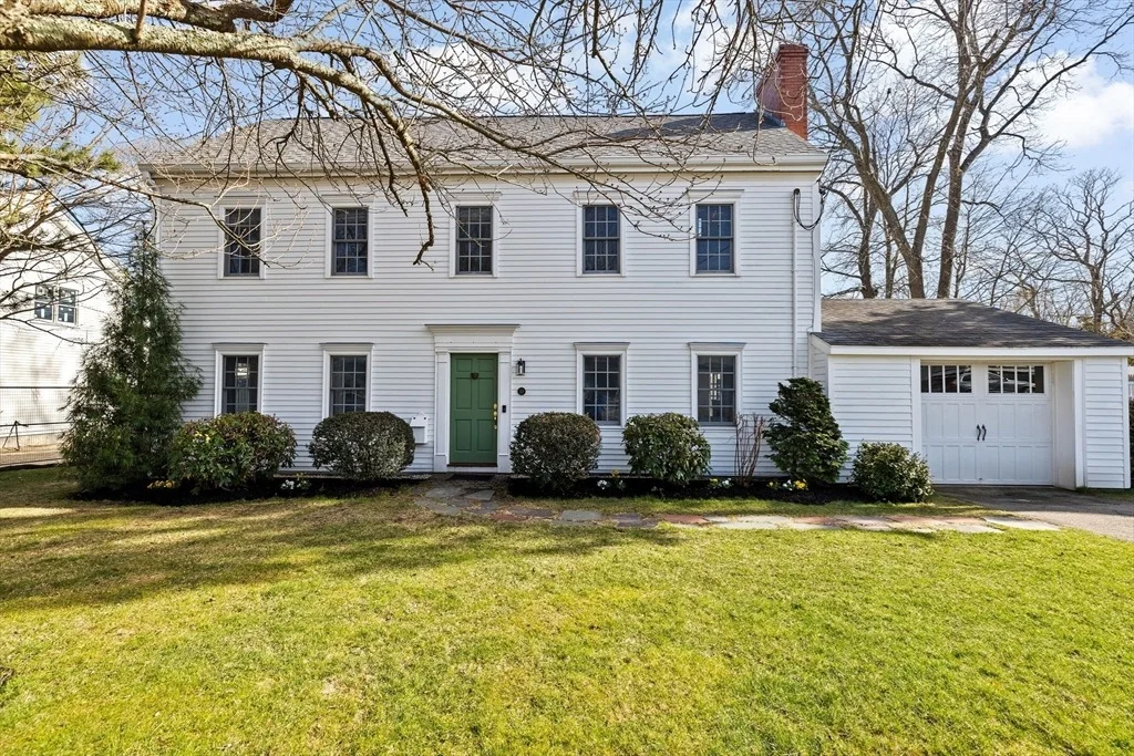 Photo of 10 Wompatuck Rd