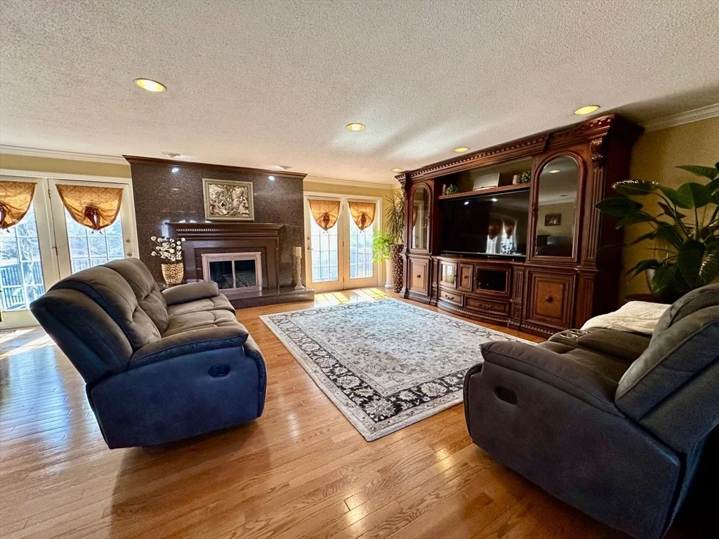 Photo of 608 Pinewood Dr
