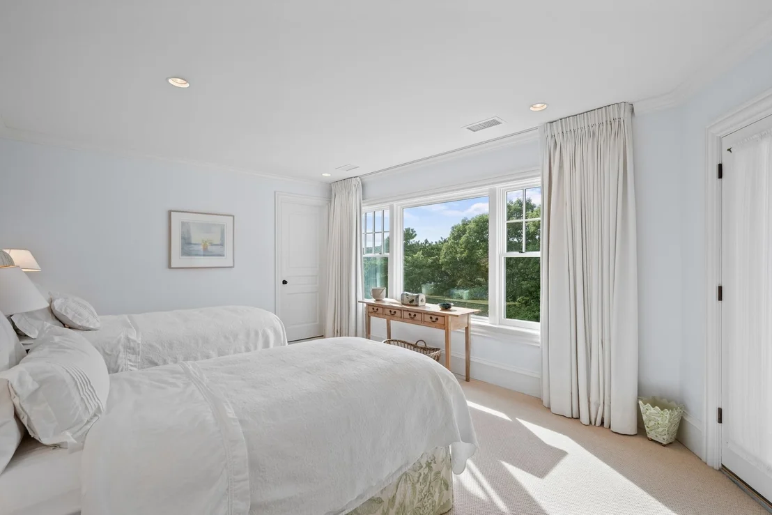 Photo of 16 Cove Point Lane