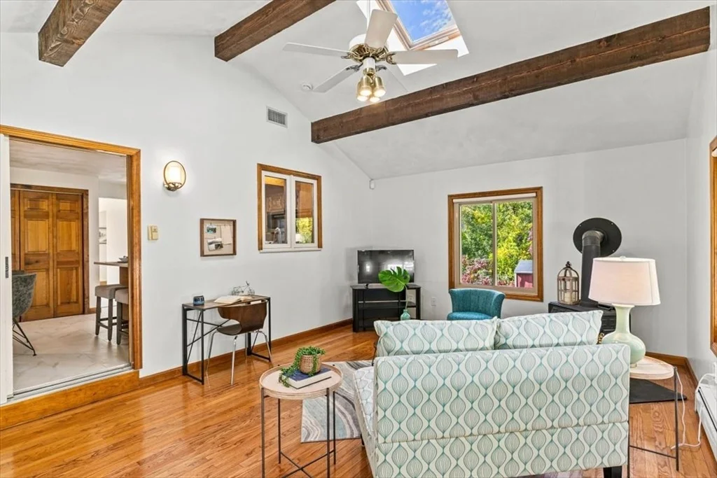 Photo of 480 Sharpners Pond Road