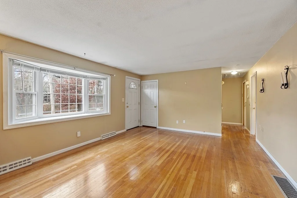 Photo of 927 Main St