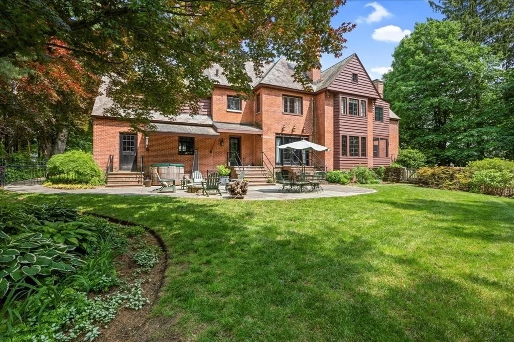 Photo of 40 Westwood Dr