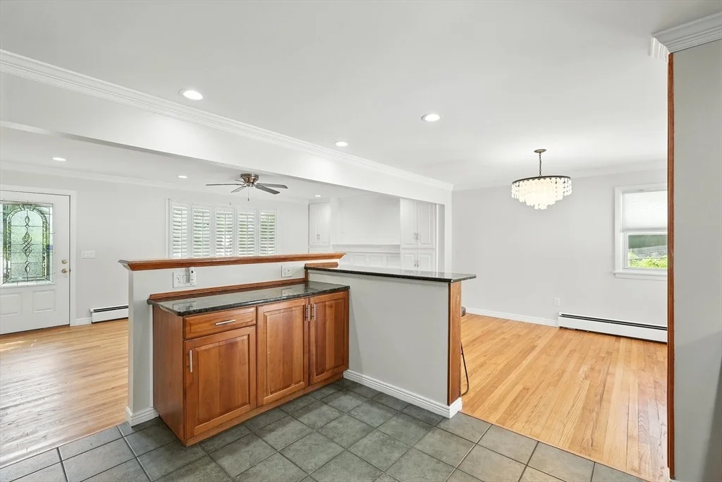 Photo of 15 Oak Bluff Cir