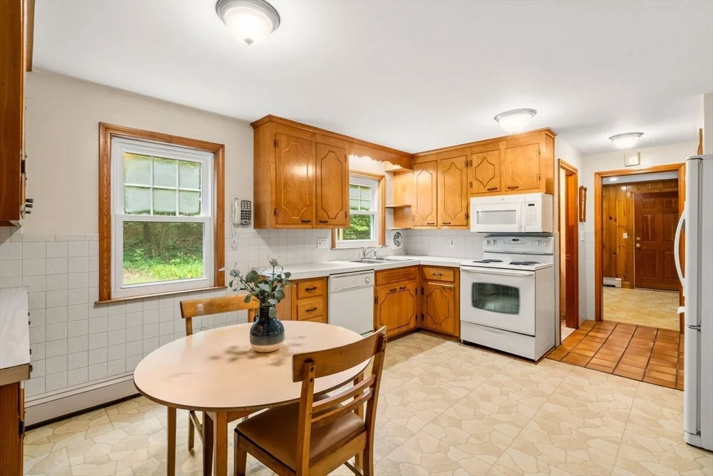 Photo of 83 Hemlock Park Dr