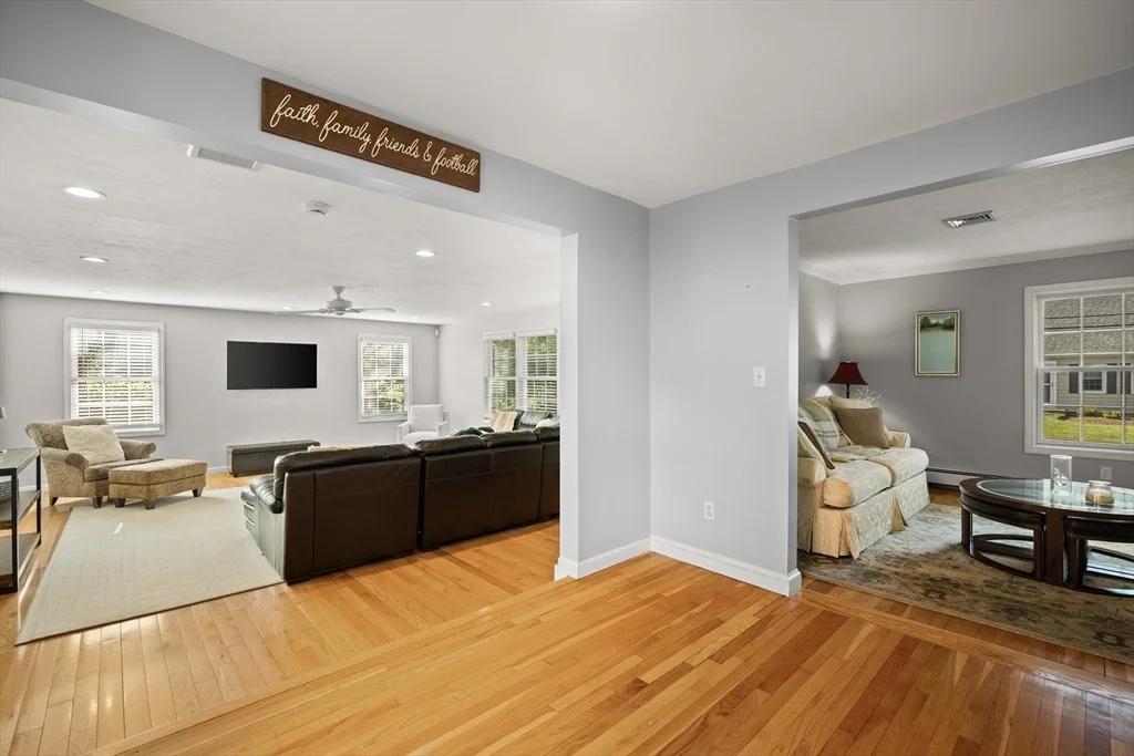 Photo of 8 Robinwood Dr