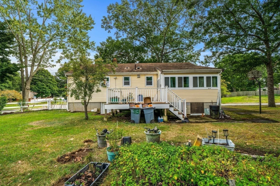 Photo of 4 Niles Rd