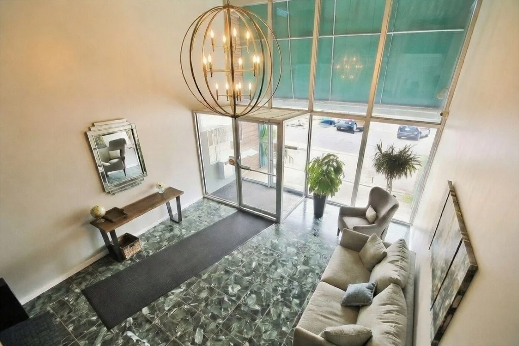 Photo of Unit 201 at 1206 Greendale Ave