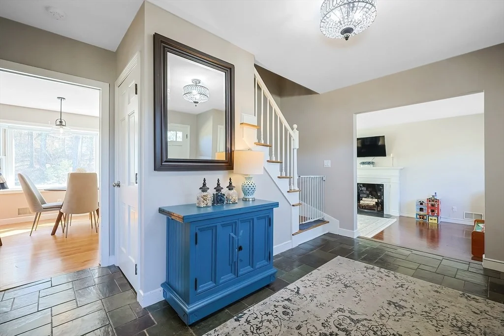 Photo of 8 Chickering Ln