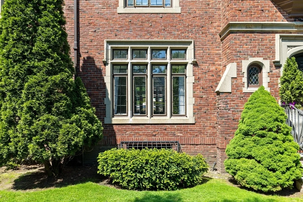Photo of 98 Carlton St