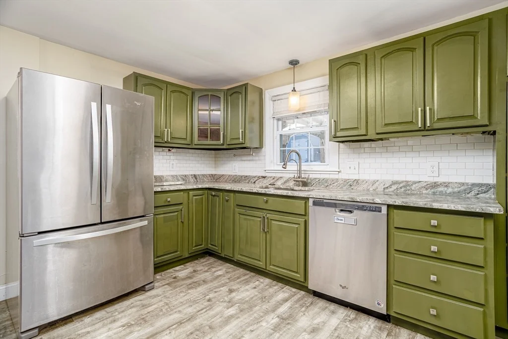 Photo of 23 Tiverton Parkway