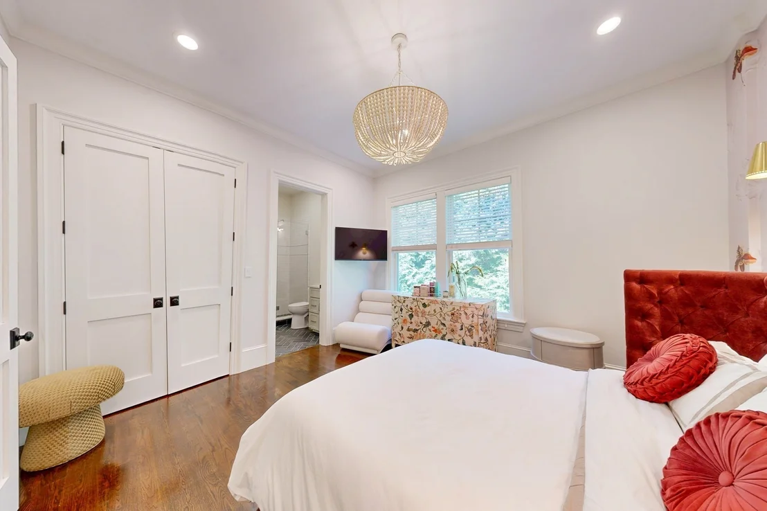 Photo of 370 Grove St
