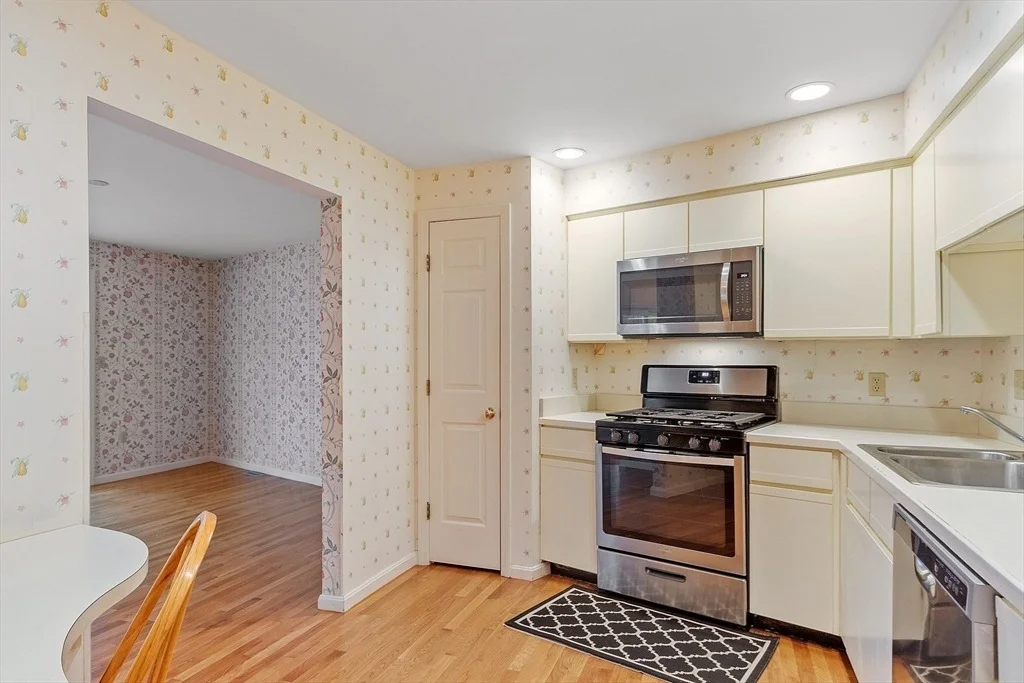 Photo of Unit 4004 at 4004 Brompton Circle