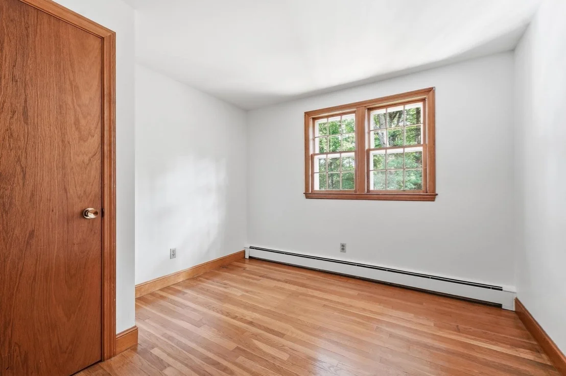 Photo of 32 Dividence Rd