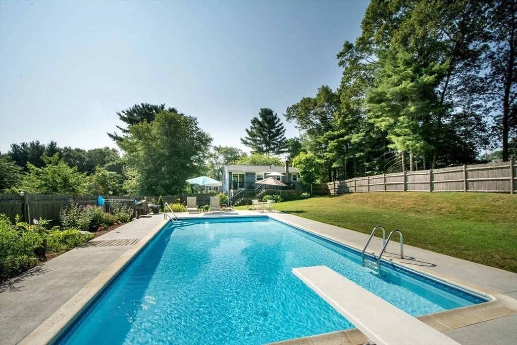 Photo of 18 Howland Cir