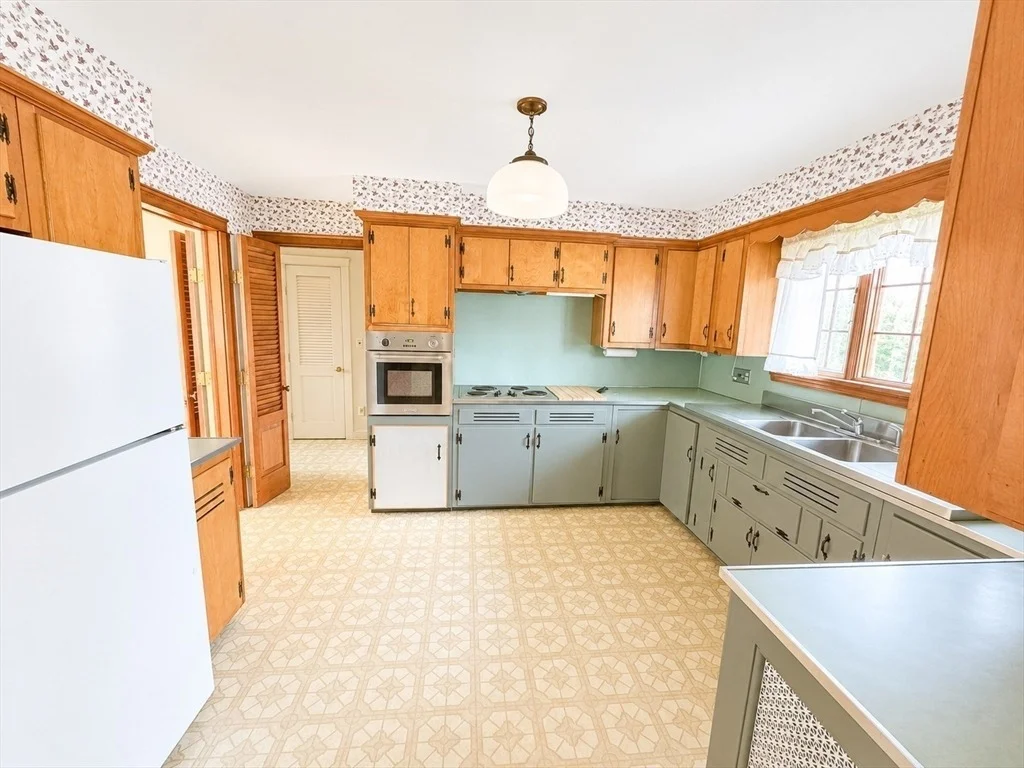 Photo of 212 Charlton Road