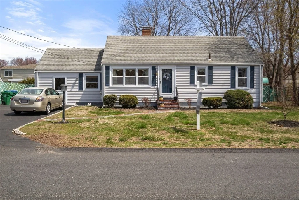 Photo of 28 Saint Dennis Dr