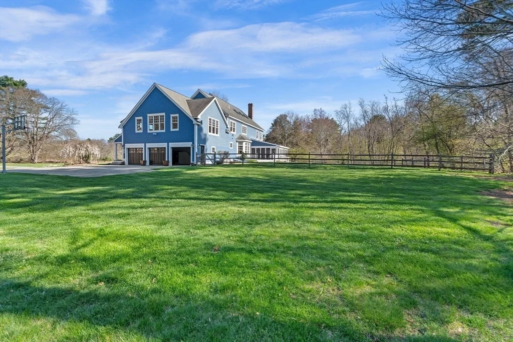 Photo of 102 River Rd