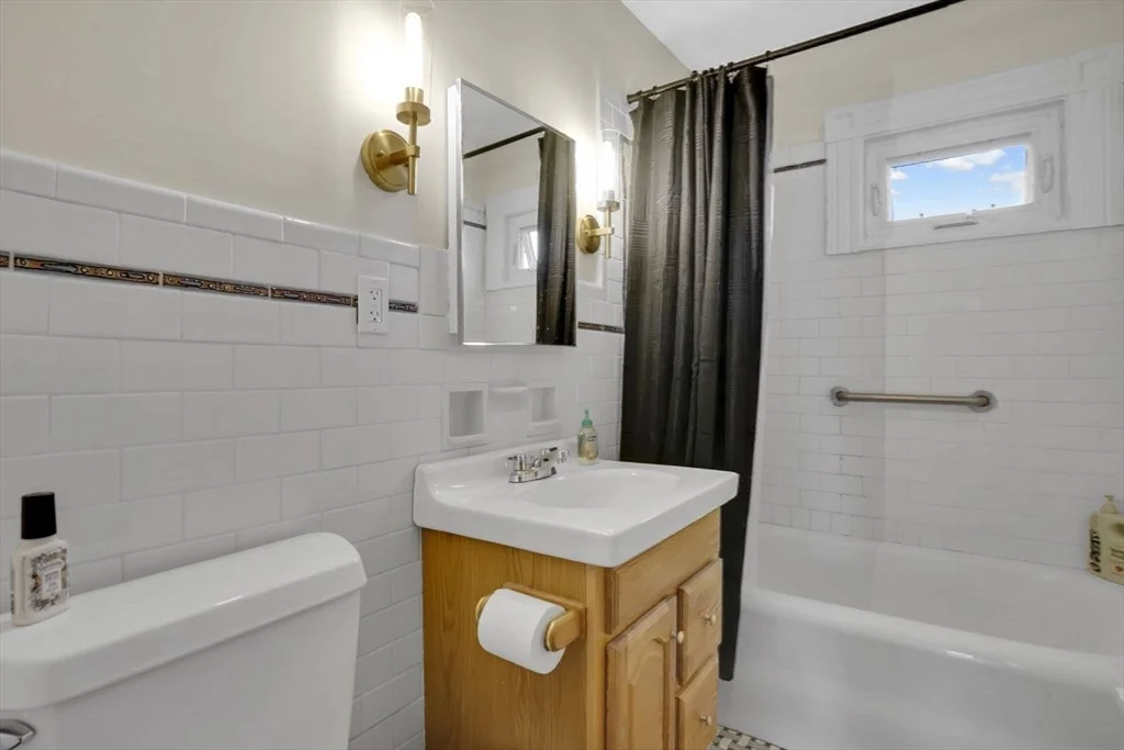 Photo of 264 Sumner Ave