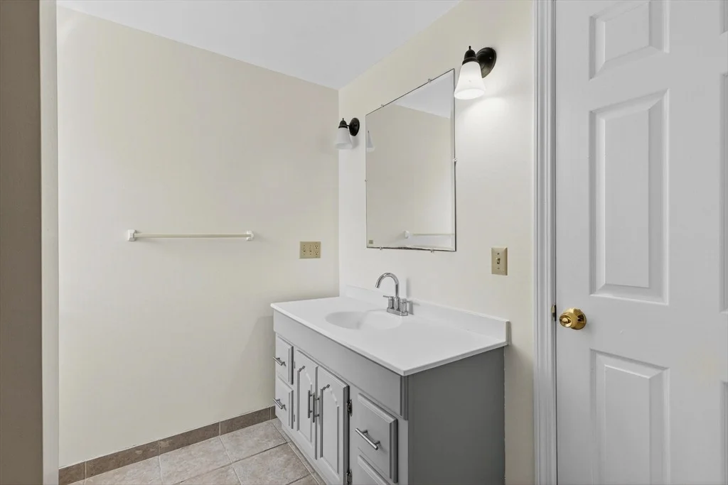 Photo of 32 Sarah Ln