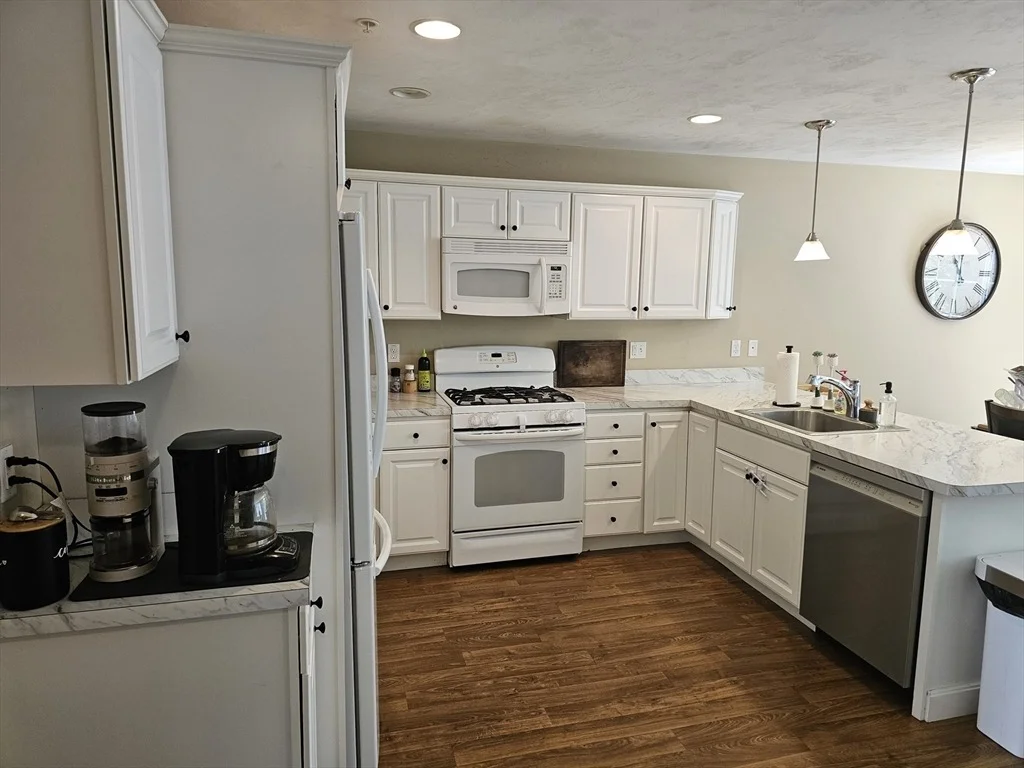Photo of Unit B at 45 Longview Circle