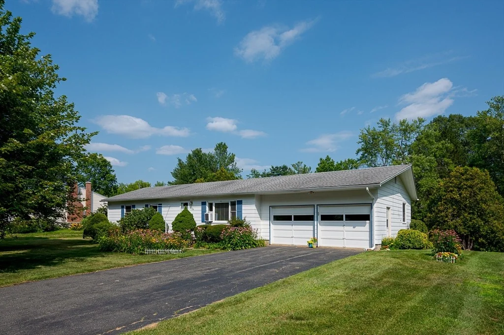 Photo of 124 Pondview Dr