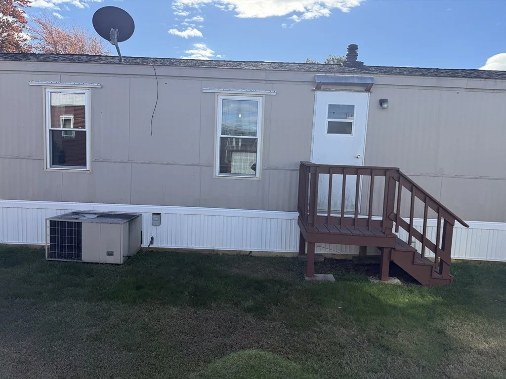 Photo of Unit 107 at 557 Southwest Cutoff