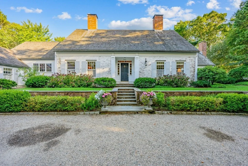 Photo of 245 North Bay Road