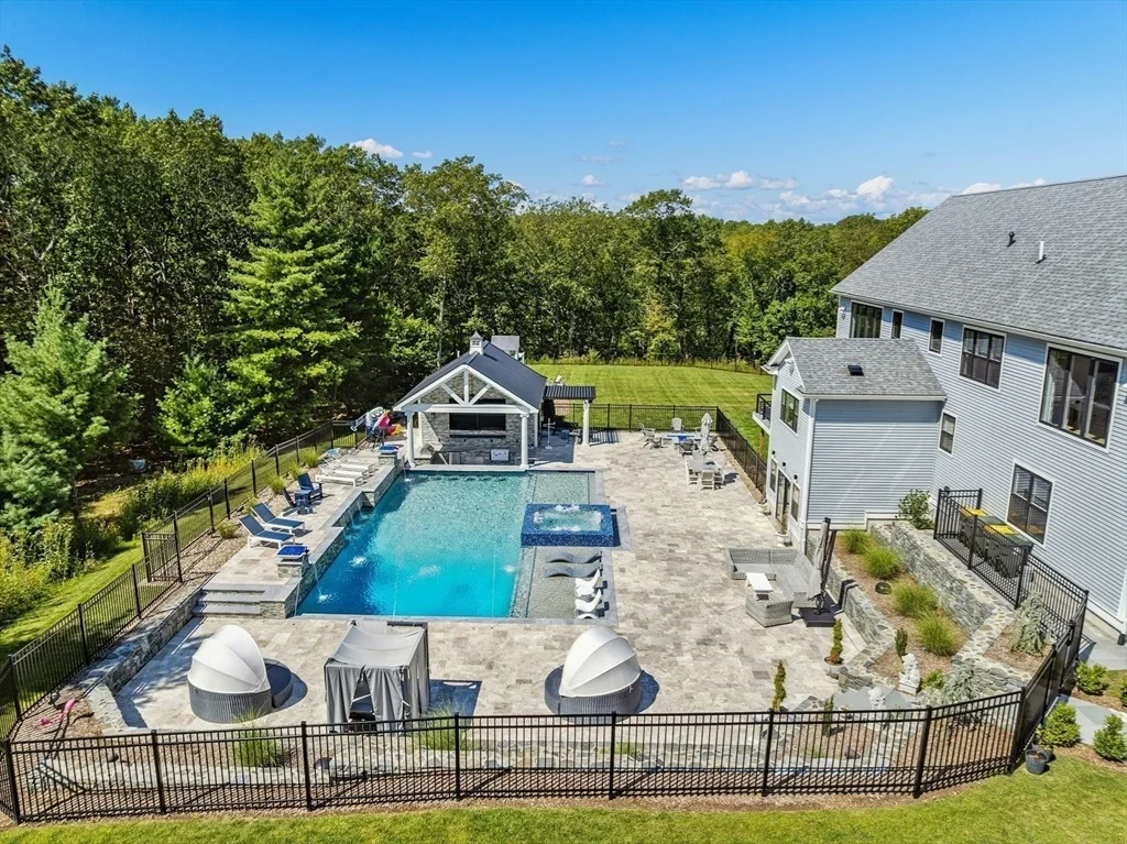 Photo of 262 Douglas Pike