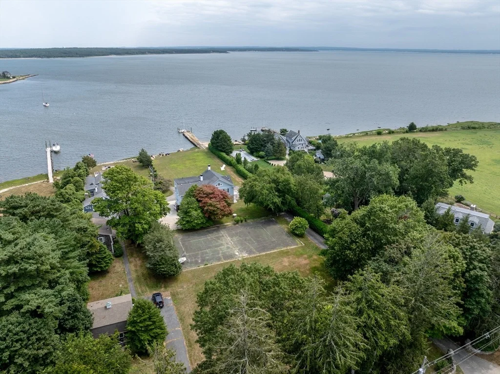 Photo of 272 Delano Rd