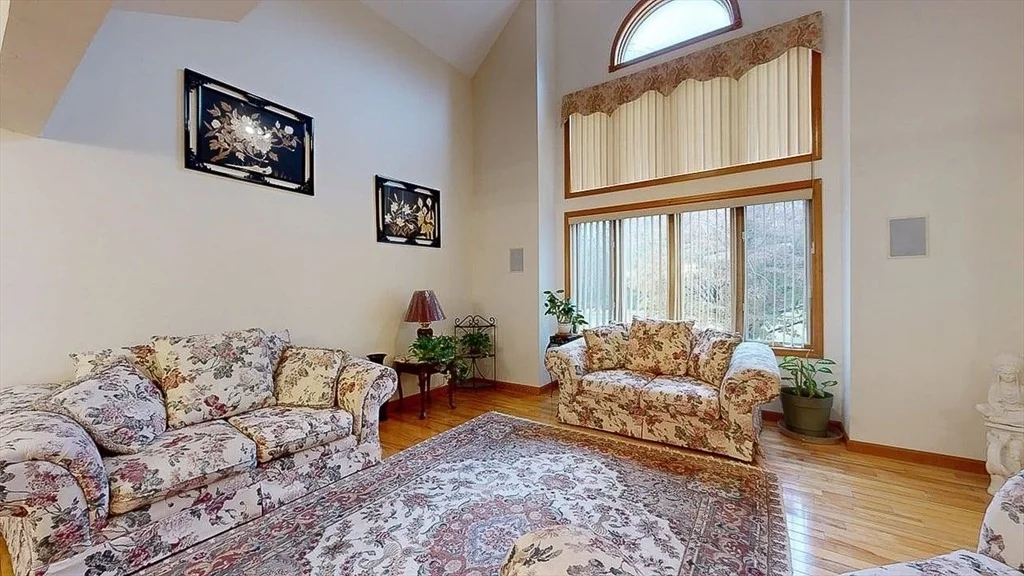 Photo of 51 Sheffield Dr
