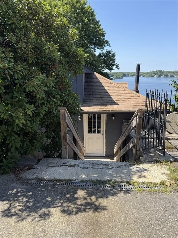 Photo of 570 Eastside Road