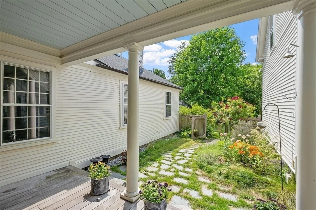 Photo of 194 Center Rd