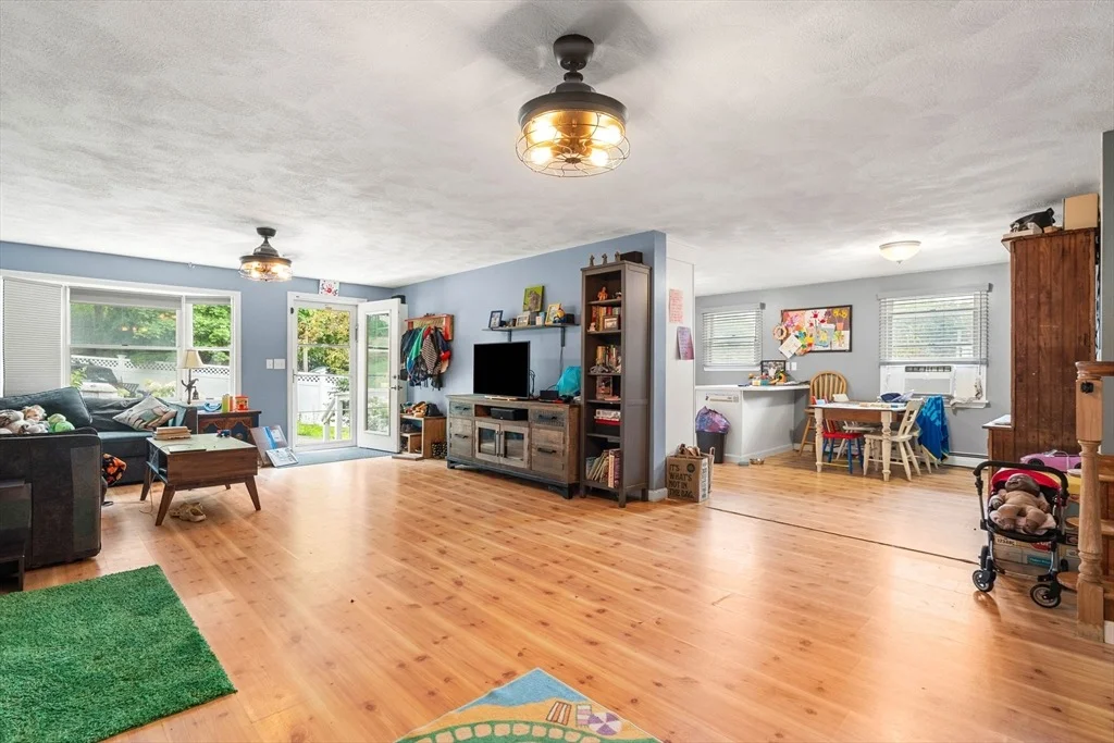 Photo of 8 Windsor Ln
