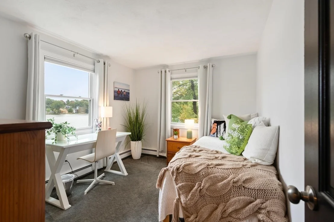 Photo of 35 Lakeside Blvd