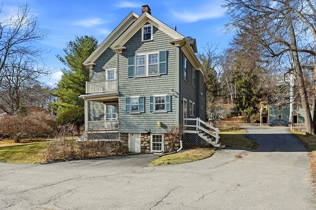 Photo of 242 Lexington Rd