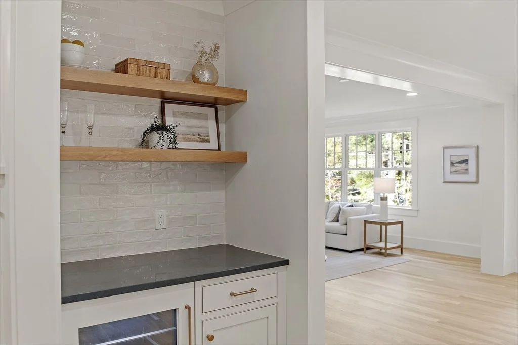 Photo of 140 Revolutionary Road