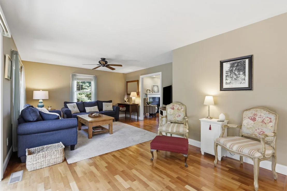 Photo of 7 Holly Cir