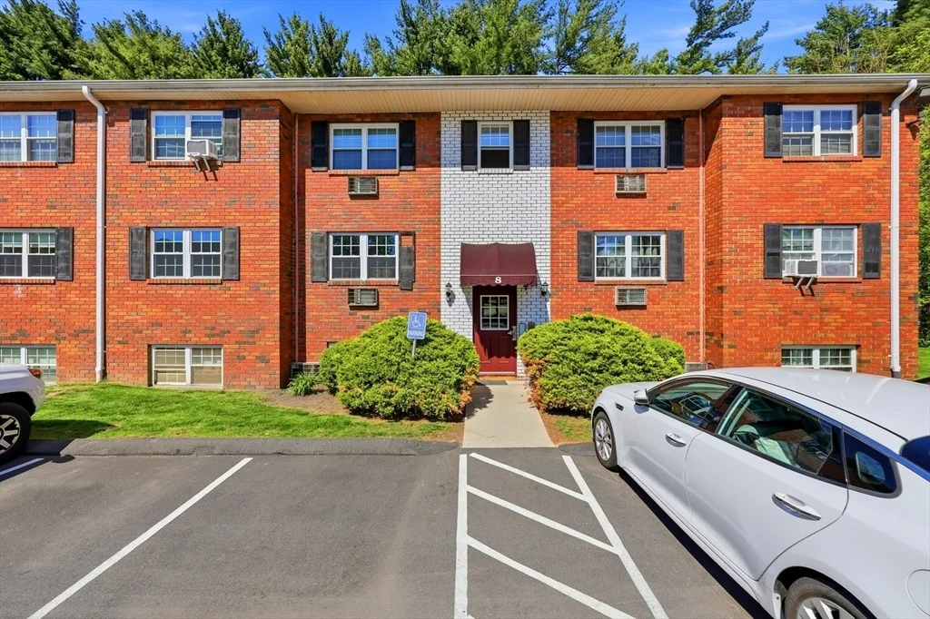 Photo of Unit C at 8 Maple Crest Cir