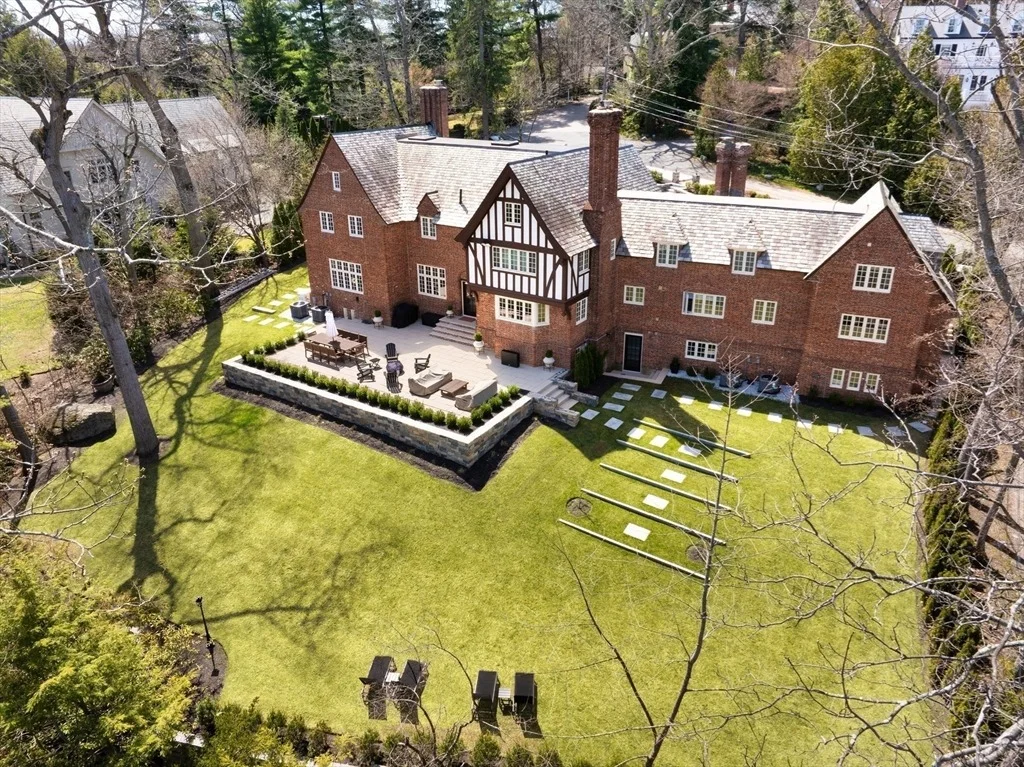 Photo of 124 Chestnut Hill Rd