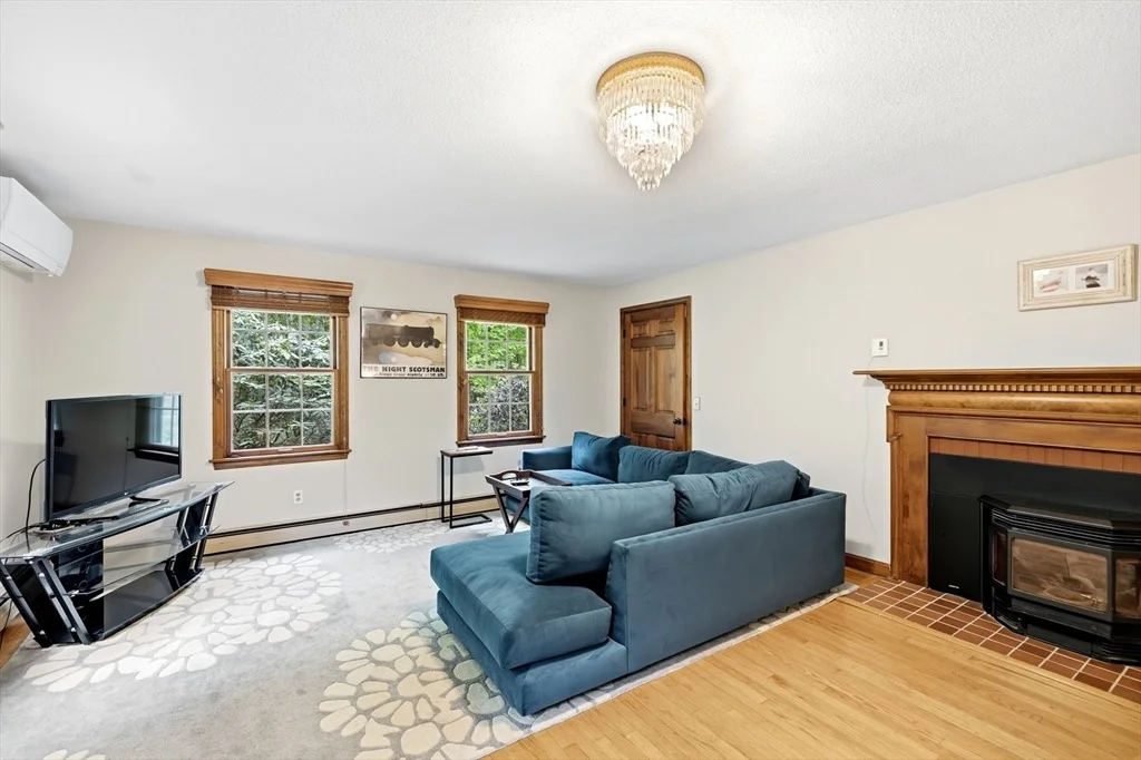 Photo of 591 Kennedy Road