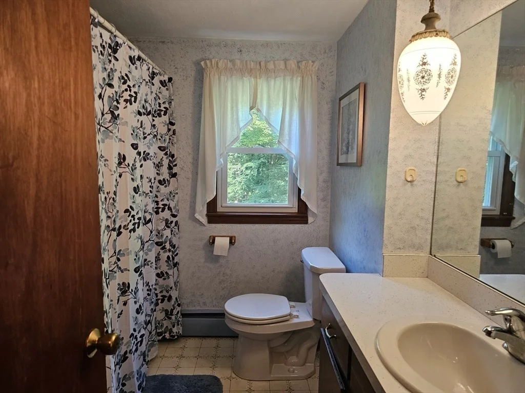 Photo of 152 Shaker Rd