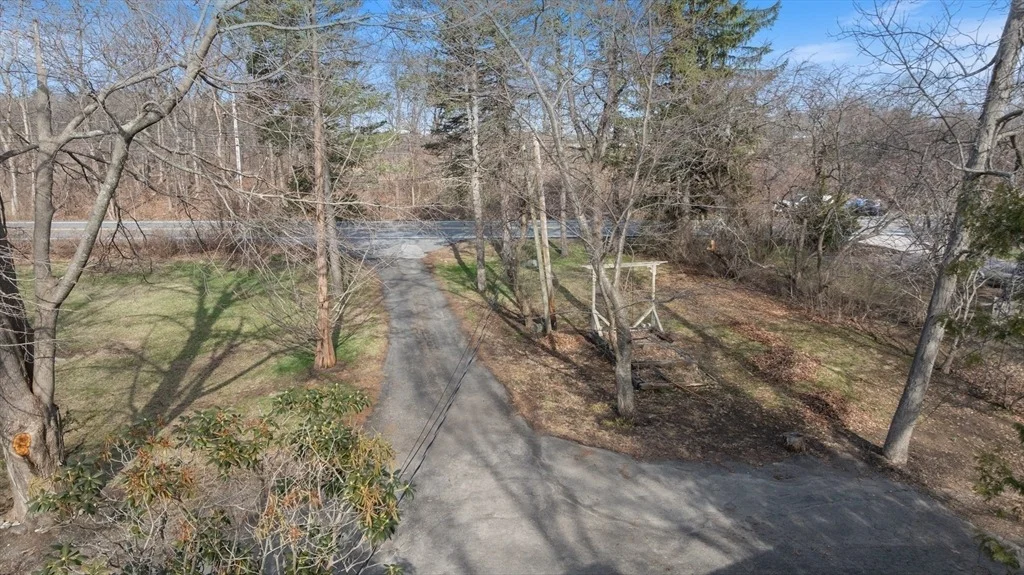 Photo of 33 Jeffreys Neck Rd