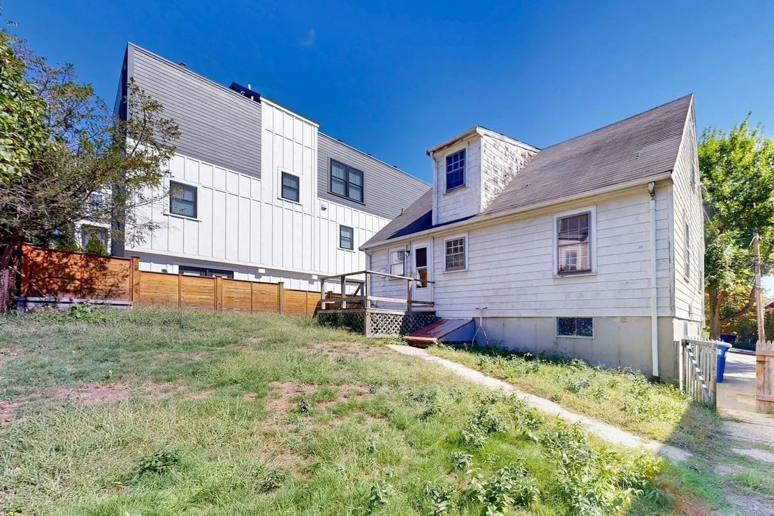 Photo of 20 Harvard St.