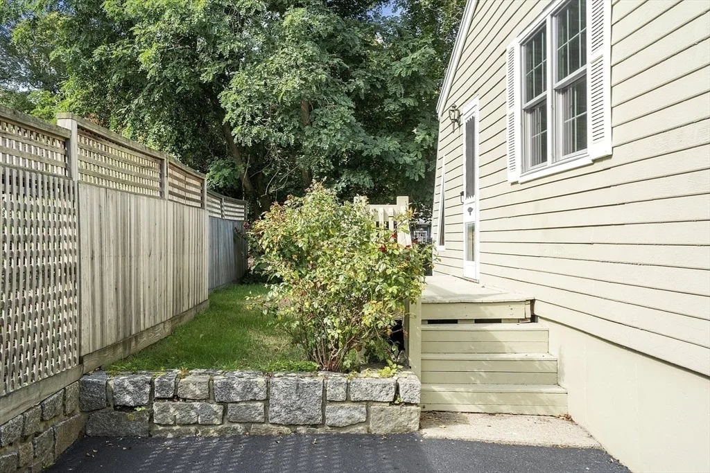 Photo of 2 Norseman Avenue