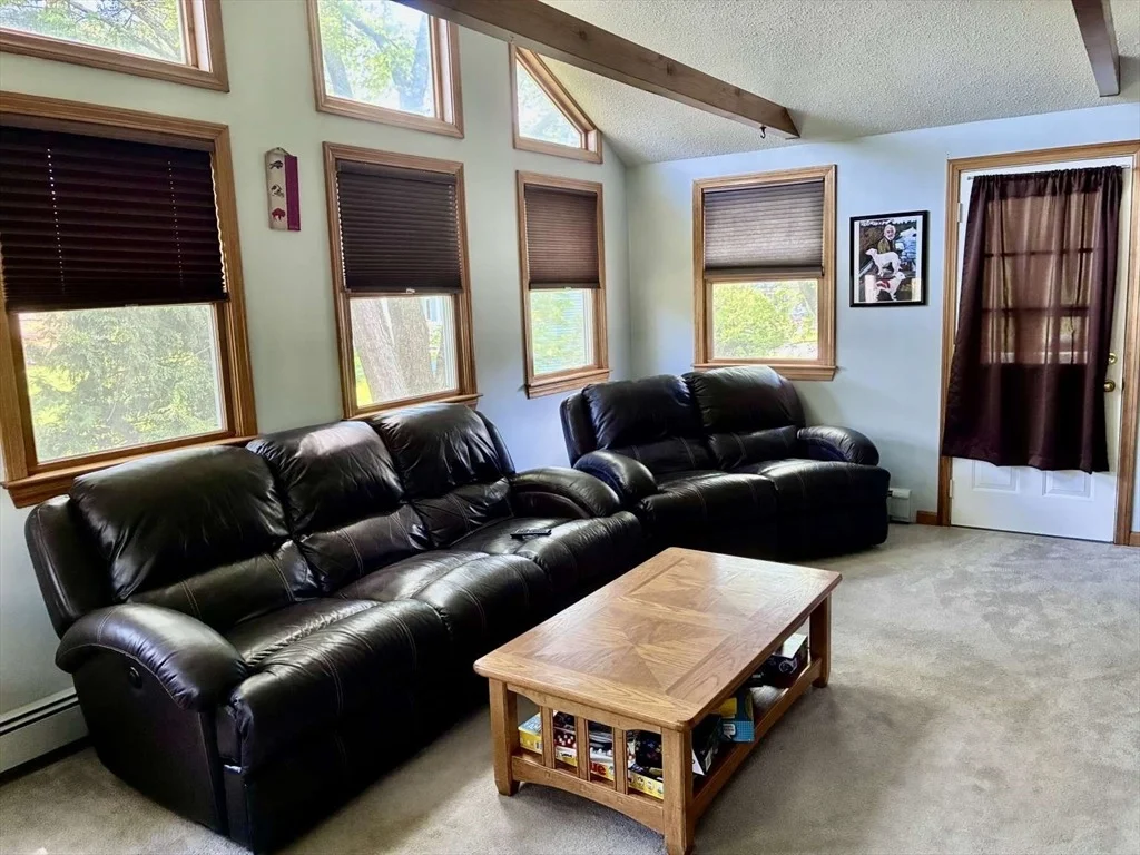Photo of 33 Tomahawk Dr.