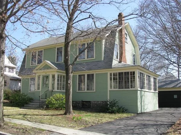 Photo of 10 Henderson Ave